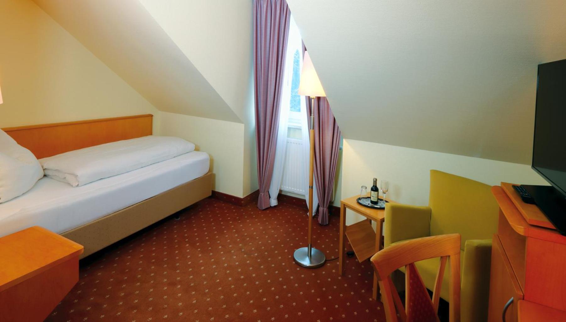 Hotel Und Restaurant Eurohof Duisburg Exterior foto